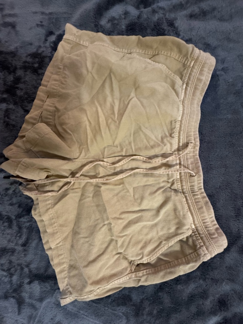 GAP Women's Cargo Shorts in Light Khaki